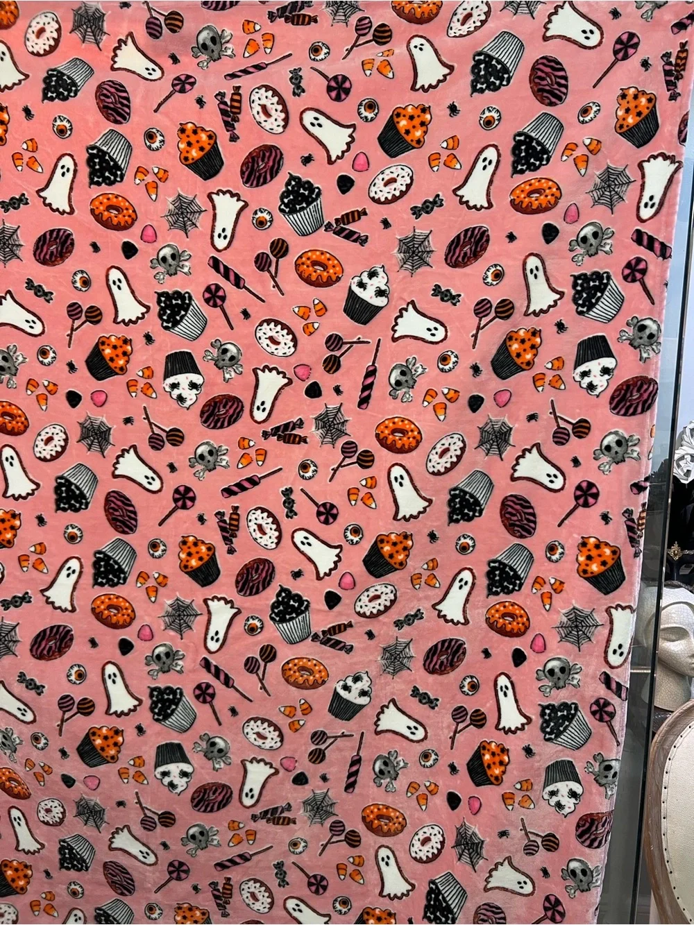 Isaac Mizrahi Pink Halloween Ghosts & Sweets Plush Throw Price Firm New!